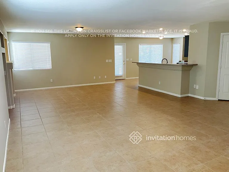 8104 Marin Pointe Ave — Photo 5