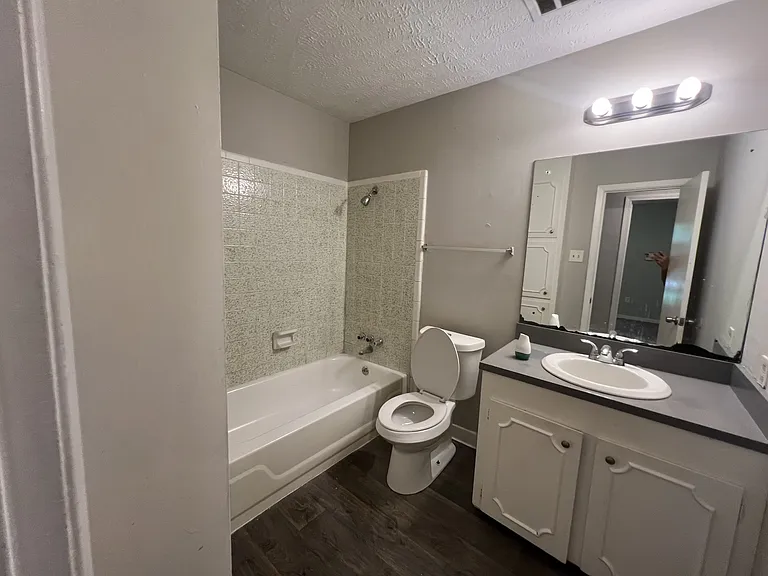 2915 Longwood Dr — Photo 6