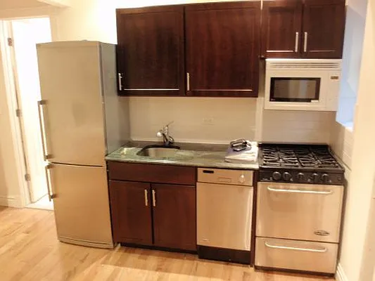 Rented by Icon Realty Management | media 13