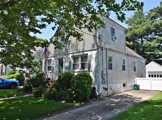 22 Hollywood Ave, Lynbrook, NY 11563