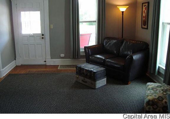 4th image of 136 N Pleasant Ave