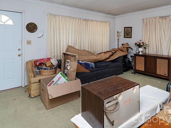 3rd image of 3008 Oakwood Dr