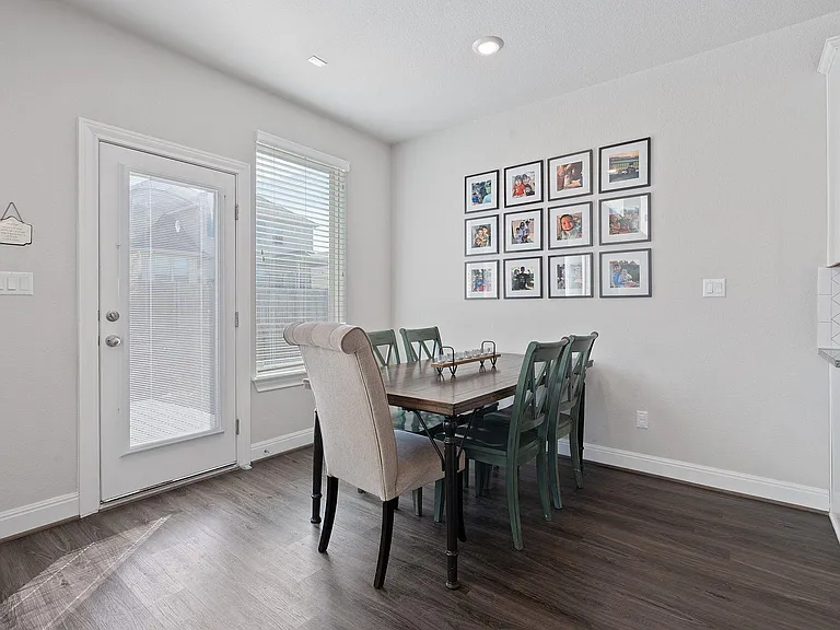 209 Birkshire Dr — Photo 8