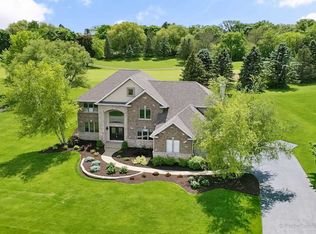 7 Bordeaux Ct, Oakwood Hills, IL 60013
