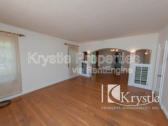 2nd image of 1722 Sacramento St