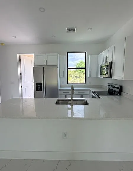 496 Loretta Blvd — Photo 4