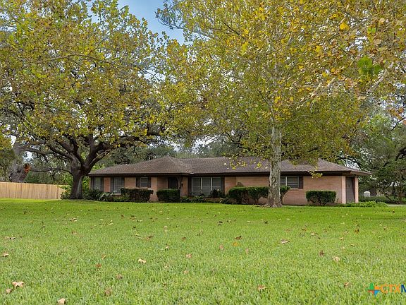2nd image of 1209 Moss Ln