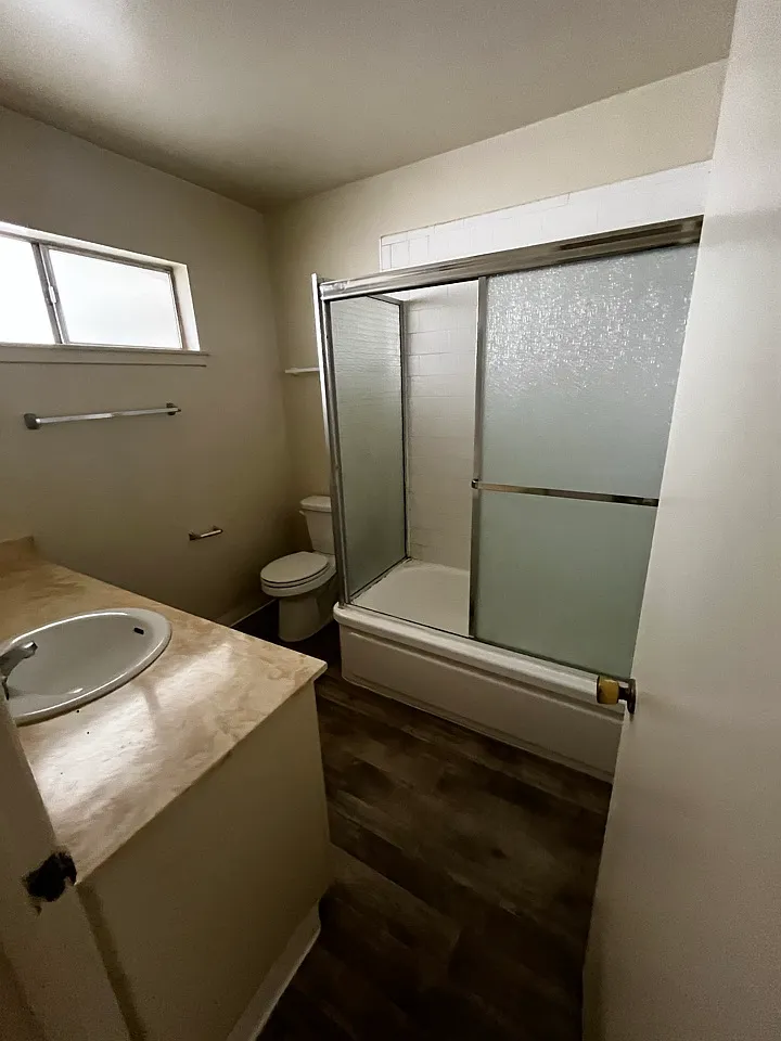 928 W Huntington Dr — Photo 3