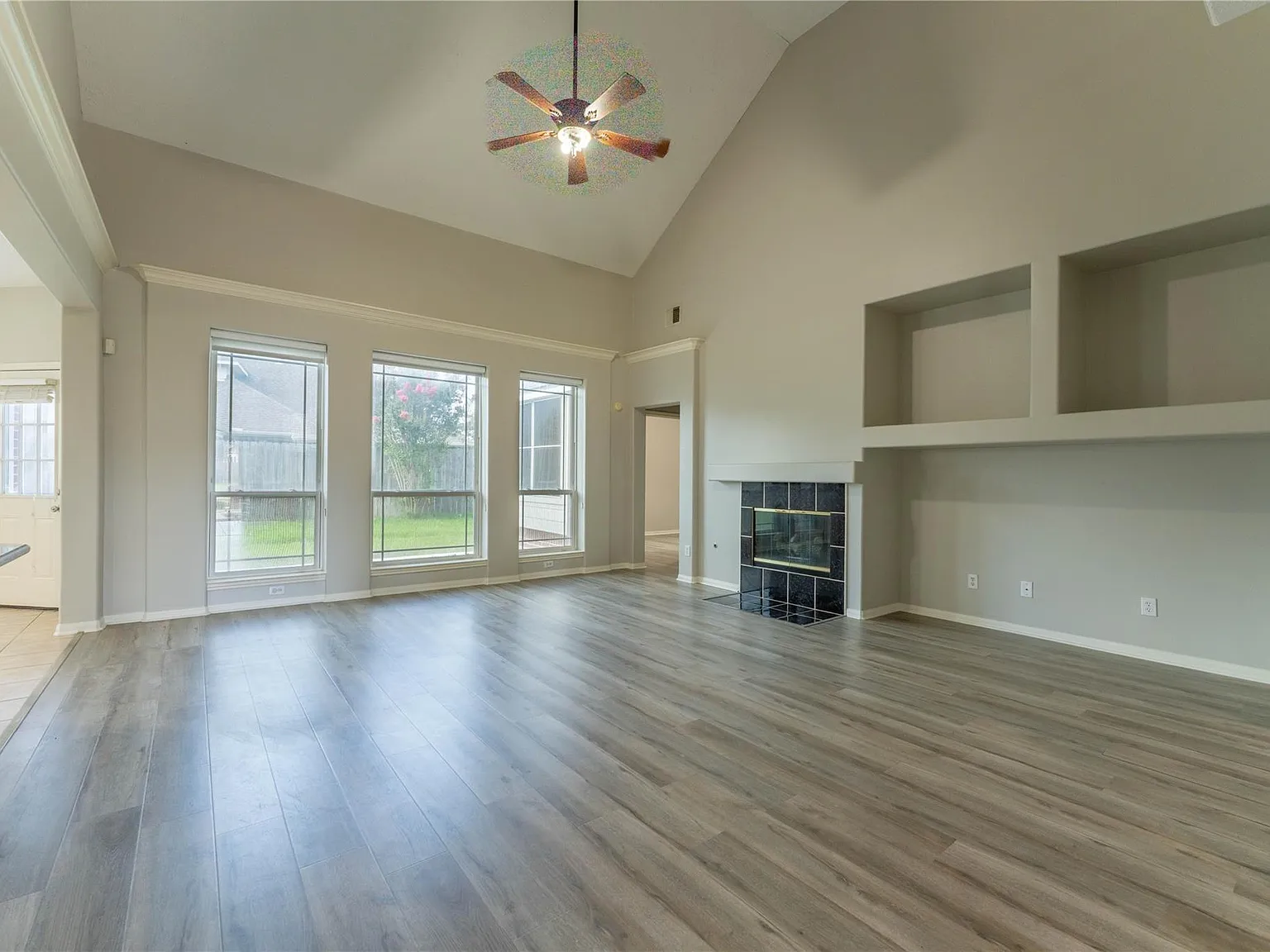 3 bed, 2.5 bath, 2563 sqft, $2,600 — Photo 3
