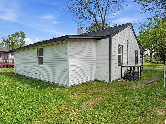 3rd image of 713 Woodward Rd