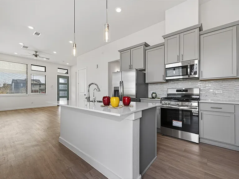 1213 Mercantile St — Photo 14