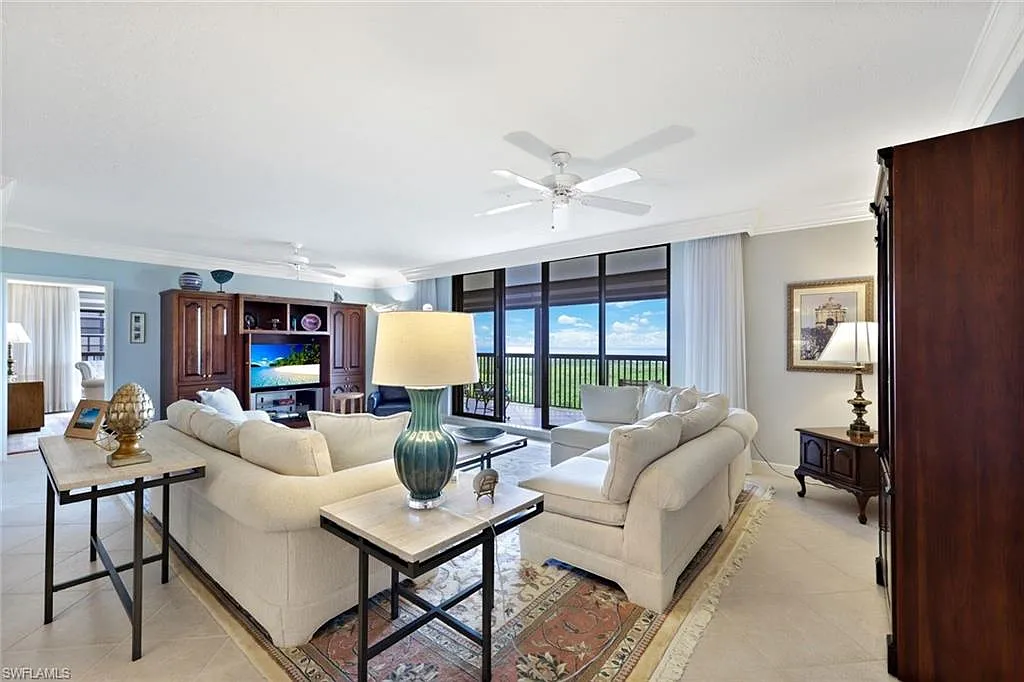 6075 Pelican Bay Blvd — Photo 2