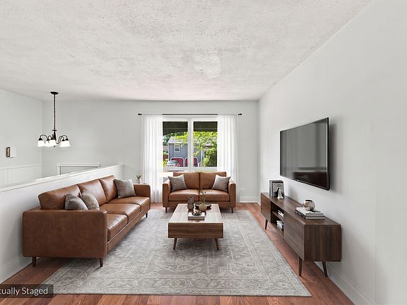 5th image of 736 Dickens Ave