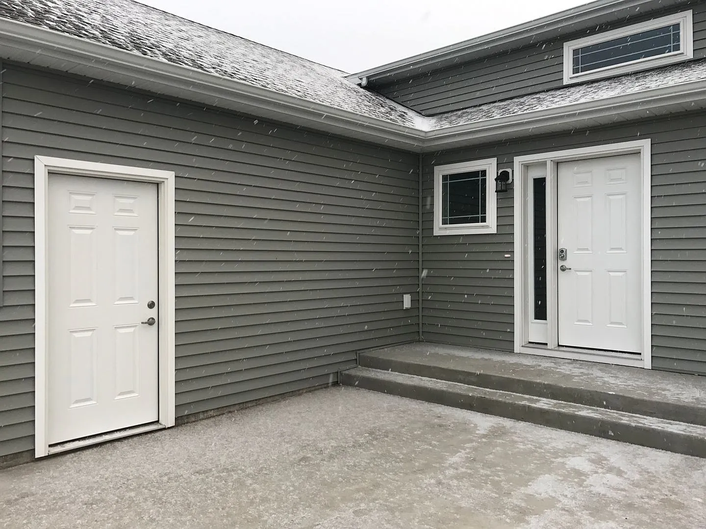 3 Bed 2 Bath Twin Home — Photo 2