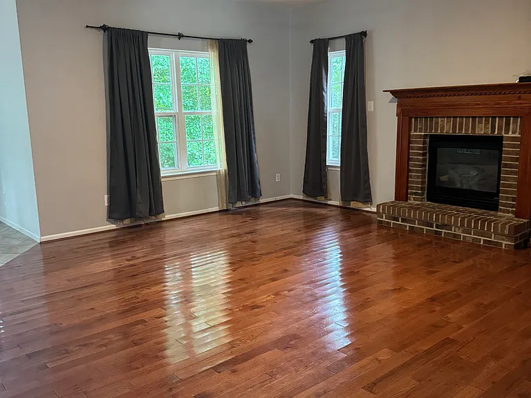 102 Elm Tree Ct — Photo 8