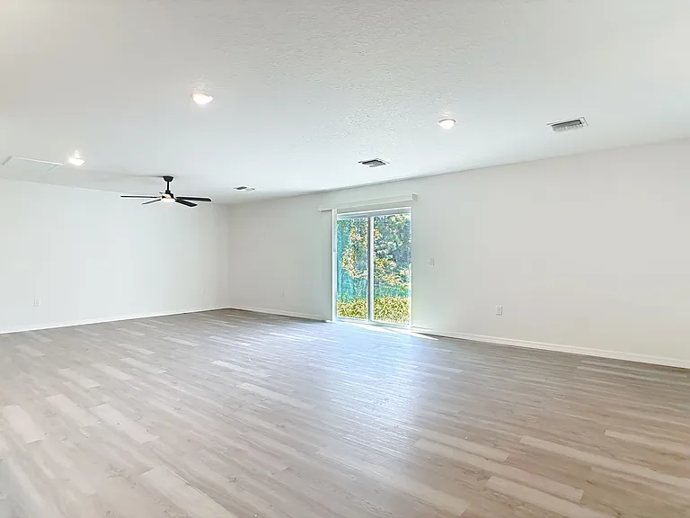 3067 Quarter St — Photo 2