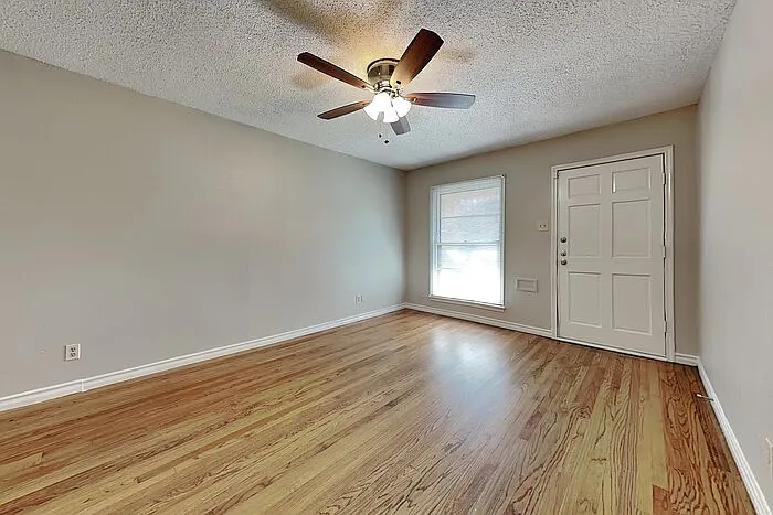 11211 Ulloa Ln — Photo 4