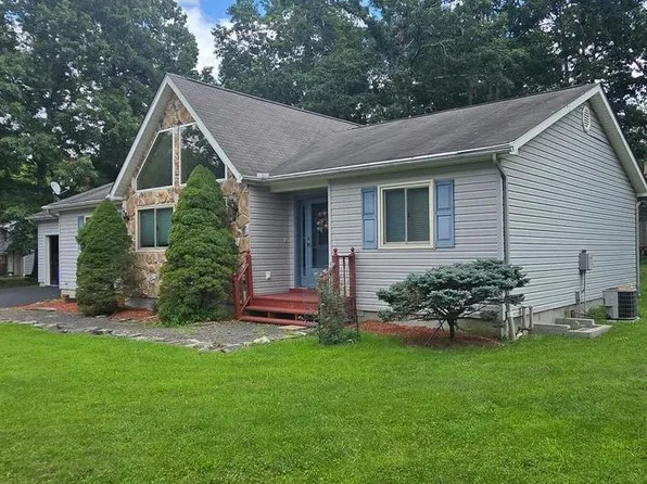 513 Gandolf Rd, Tamiment, PA 18371