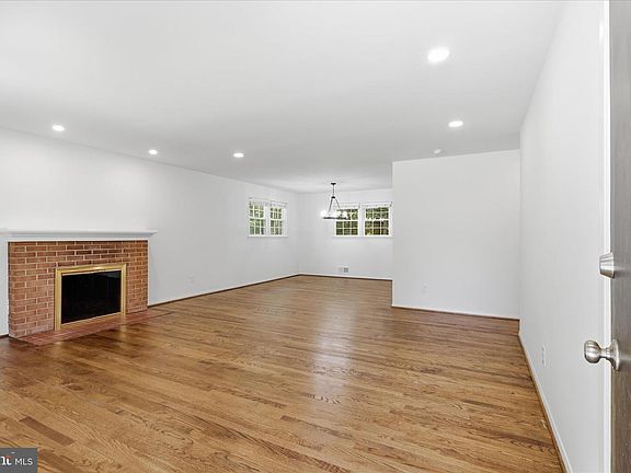 5th image of 5609 Sedgwick Ln