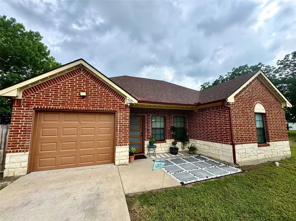 703 Perry Ave, Waxahachie, TX 75165