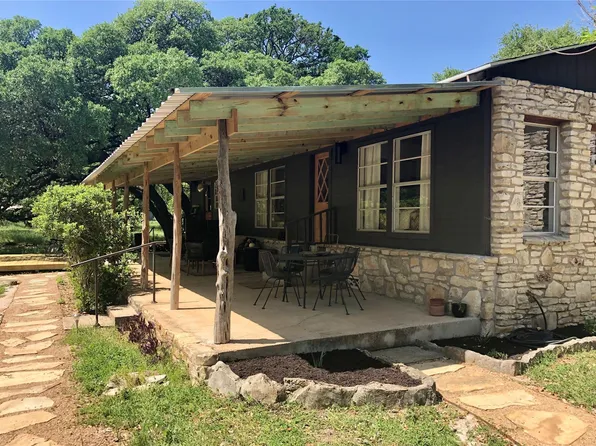 888 Glenn Crest Dr, Johnson City, TX 78606