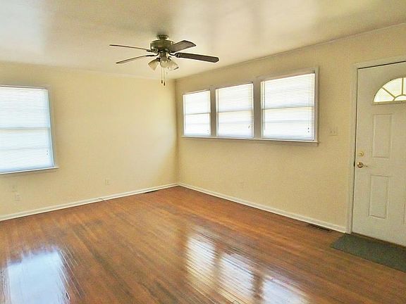3rd image of 1440 Downs Ave