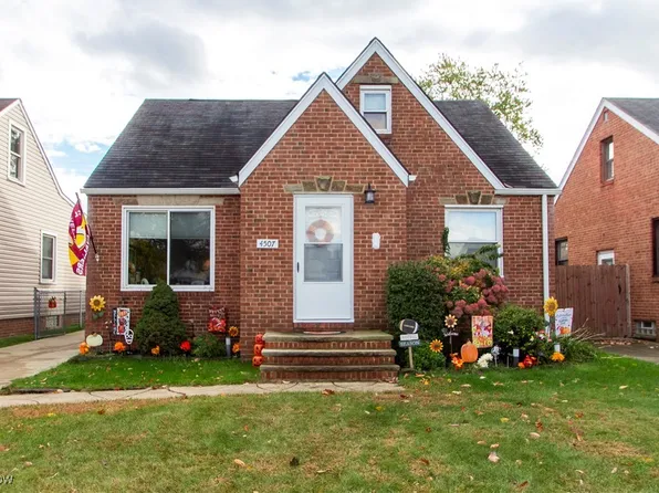 4507 Grantwood Dr, Parma, OH 44134
