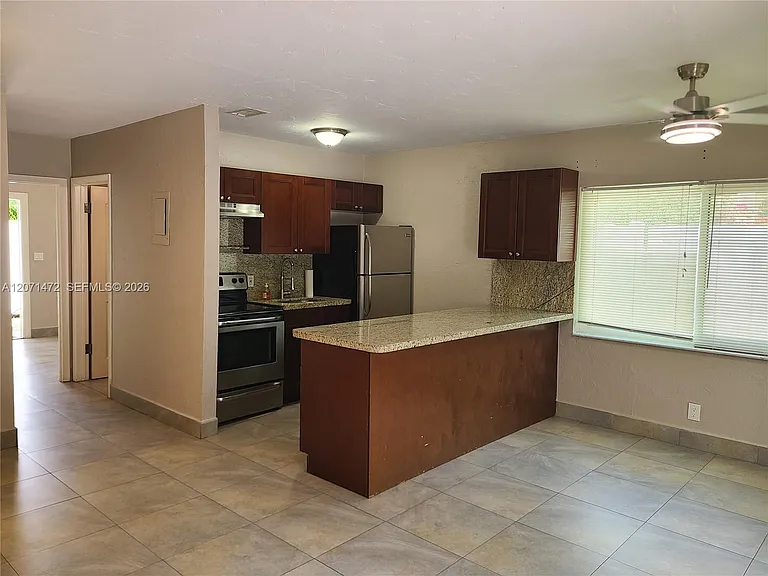 633 NE 16th Ave #3 — Photo 2