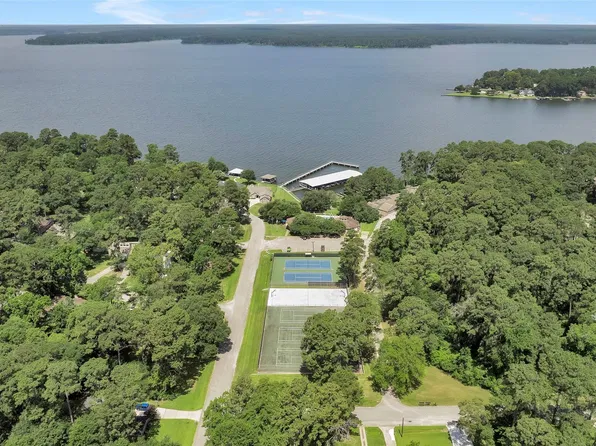 13987 Lakepoint Dr, Willis, TX 77318