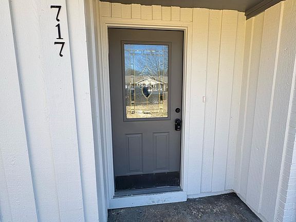 2nd image of 717 Valley Springs Dr