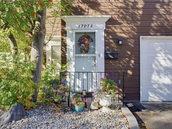 17072 67th Ave NW, Edmonton, AB T5T 1Y8