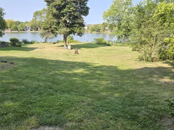 976 Robertson Rd #10, South Elgin, IL 60177