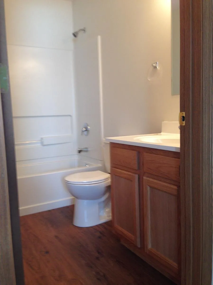 Full Bath - 104 Jessen St