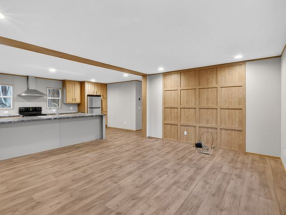 3rd image of 2176 Fairfield Rd