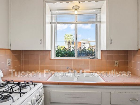 802 N Alvernon Way APT A