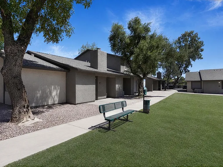 Falcon Glen Apartments — Photo 27