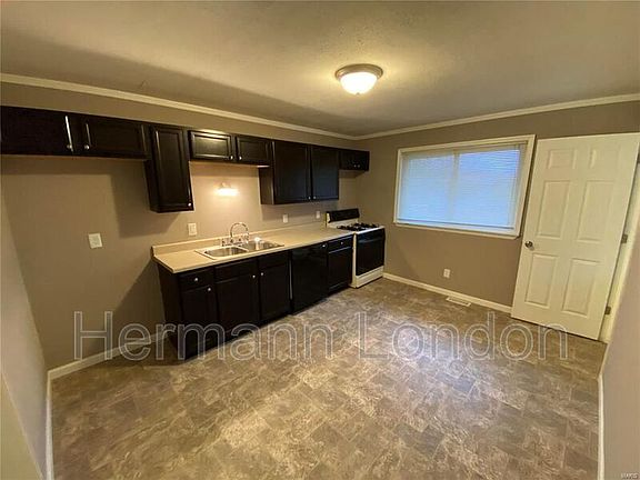 4th image of 1860 Swallow Ln