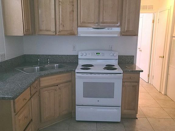 2nd image of 909 S Mesa St #3