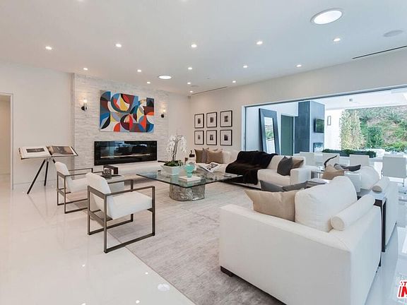 4th image of 420 Evelyn Pl