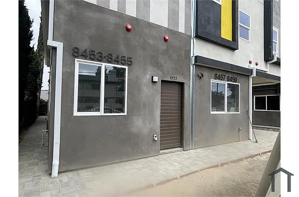 Building Photo - 8457 Langdon Ave
