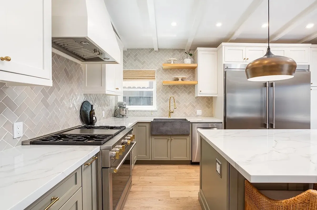2 bed, 843 sqft, $6,400 — Photo 1