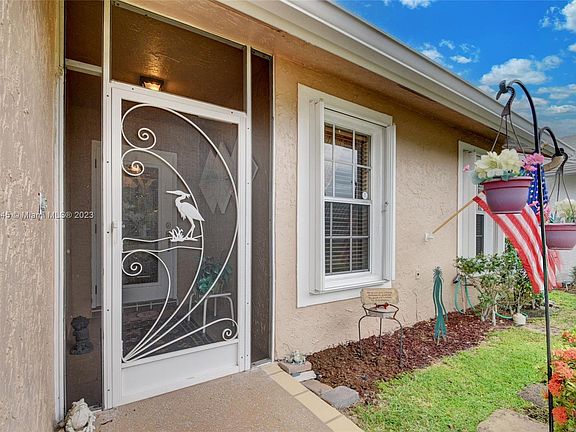 3rd image of 3890 Dafilee Cir