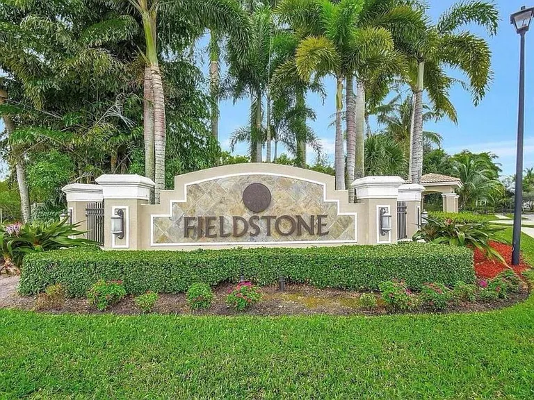 10440 Cypress Lakes Preserve Dr — Photo 16