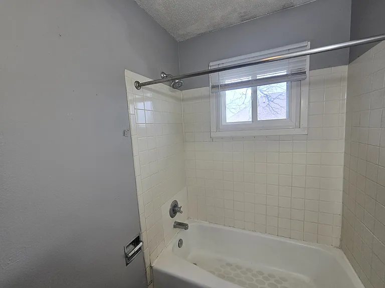 811 W 3rd St #8 — Photo 14