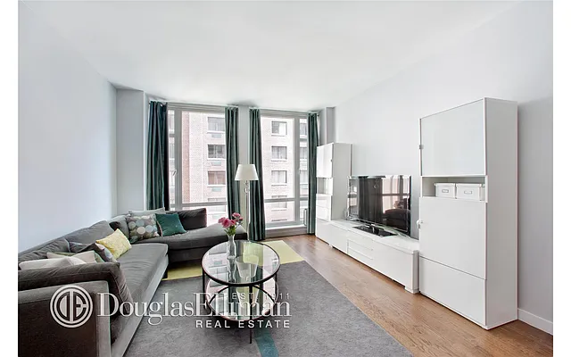 Rented by Douglas Elliman | media 19