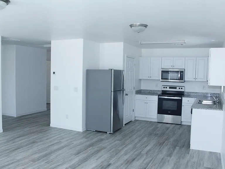 123 E Watson Pl — Photo 19
