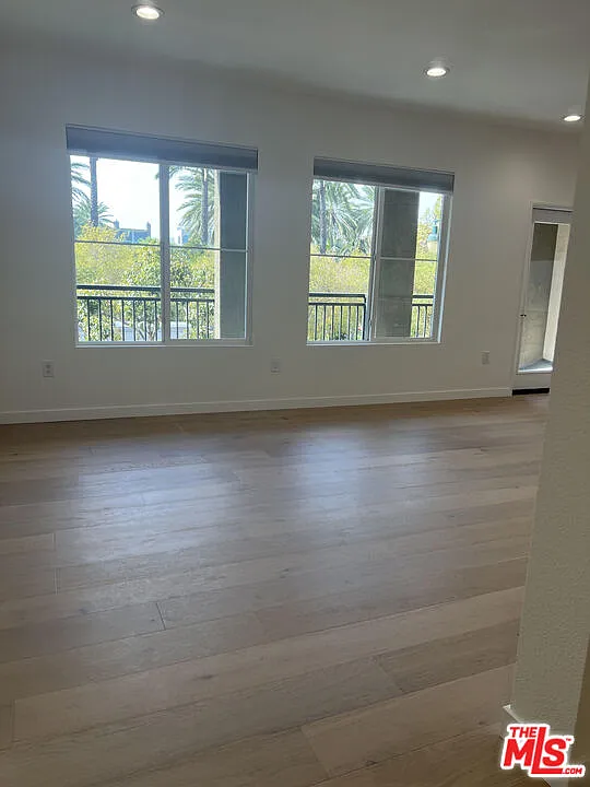 2 bed, 2.0 bath, 910 sqft, $5,000 — Photo 3