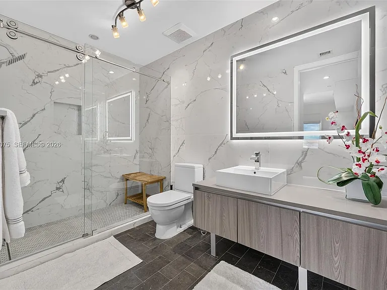 1100 Biscayne Blvd #2902 — Photo 12
