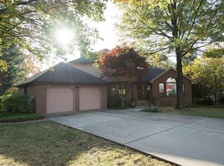 104 Chaucer Ct, Coraopolis, PA