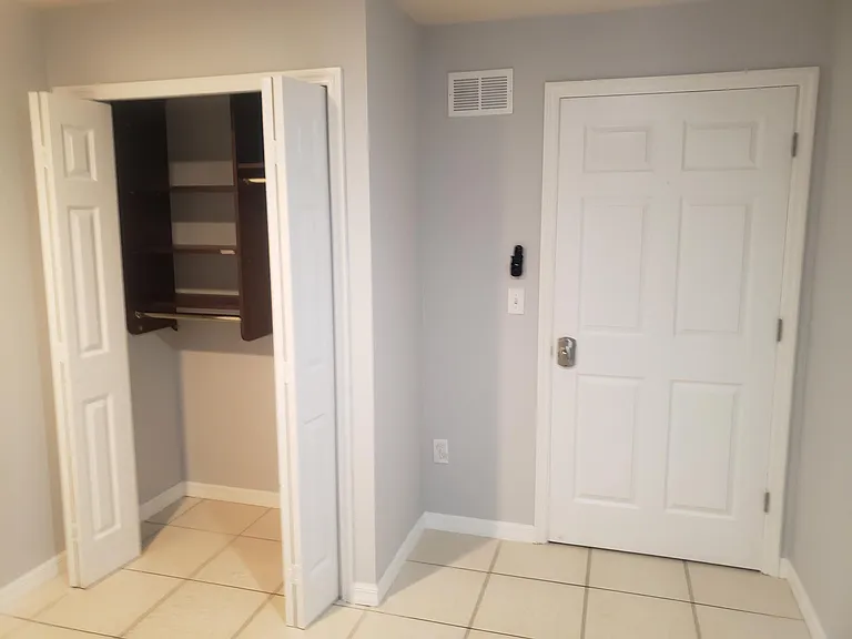 2925 Montclaire Ave — Photo 5